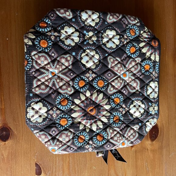 NWOT Vera Bradley Retro Floral Print Zip Close PVC Lined Quilted Cosmetic Case - Picture 11 of 12